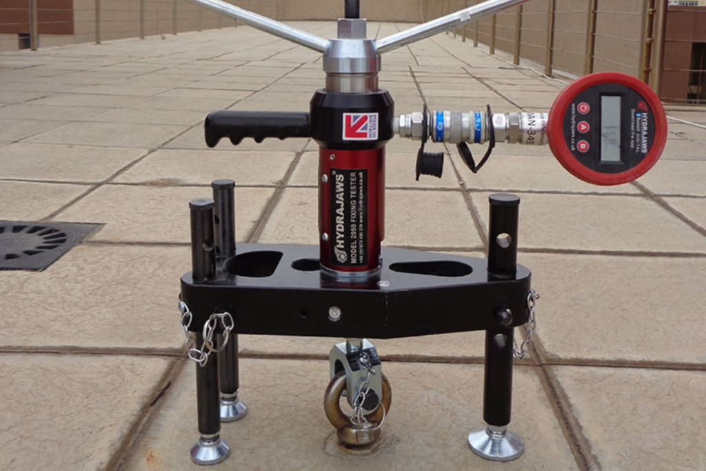 Imagen de un extractómetro, que sirve para certificar los puntos de anclaje tipo A.